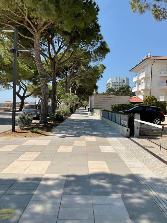 Beach Front Apartment Sabbiadoro Lignano Sabbiadoro Exterior photo