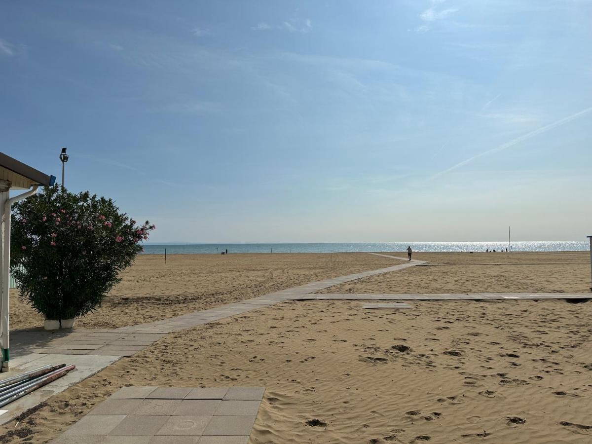 Beach Front Apartment Sabbiadoro Lignano Sabbiadoro Exterior photo