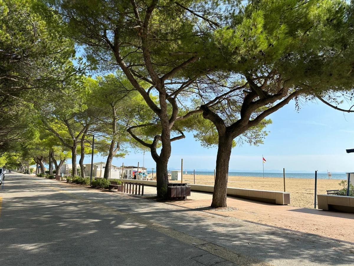 Beach Front Apartment Sabbiadoro Lignano Sabbiadoro Exterior photo